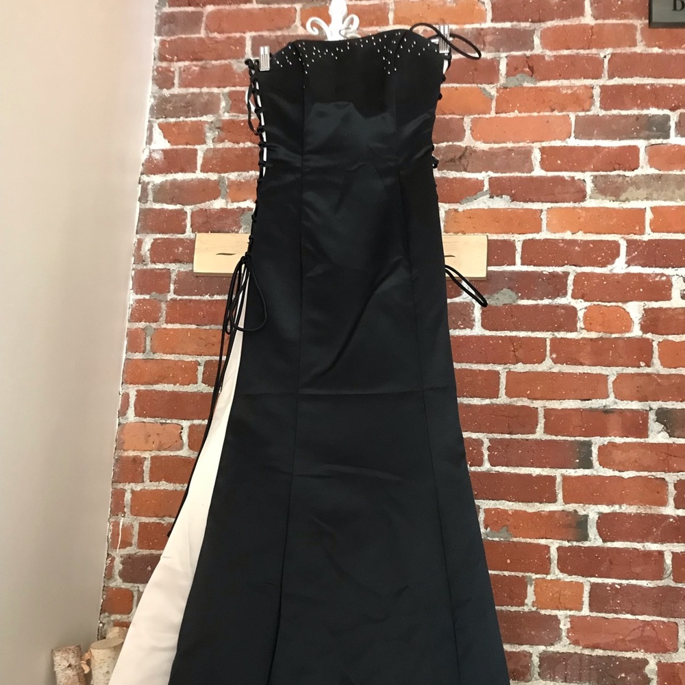 Selling this to help a mom of 3 battling cancer